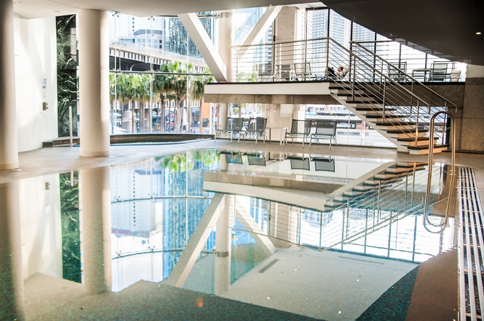 Imagen de la piscina del Hotel Pullman Quay Grand Sydney Harbour. Foto 16
