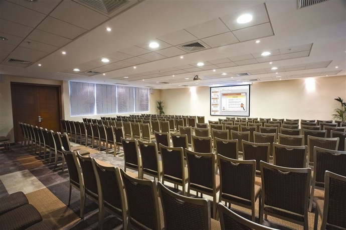 Imagen de los interiores del Hotel Pullman Santiago El Bosque. Foto 6