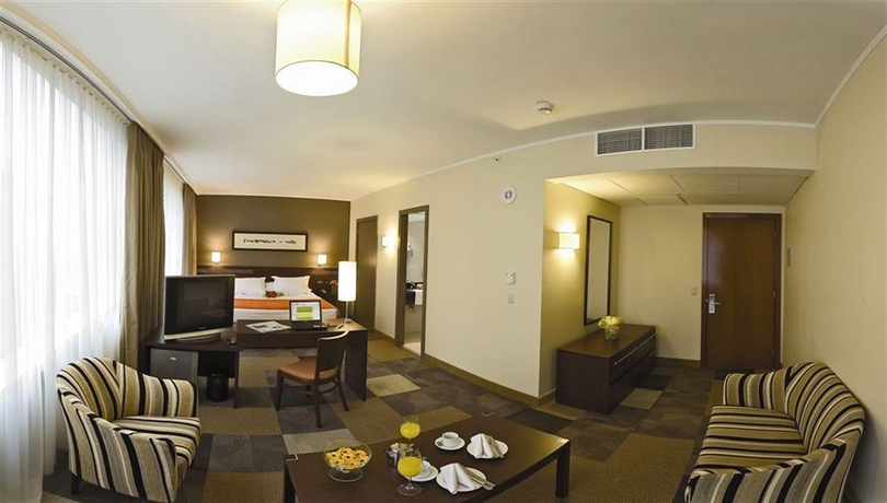 Imagen de los interiores del Hotel Pullman Santiago El Bosque. Foto 9