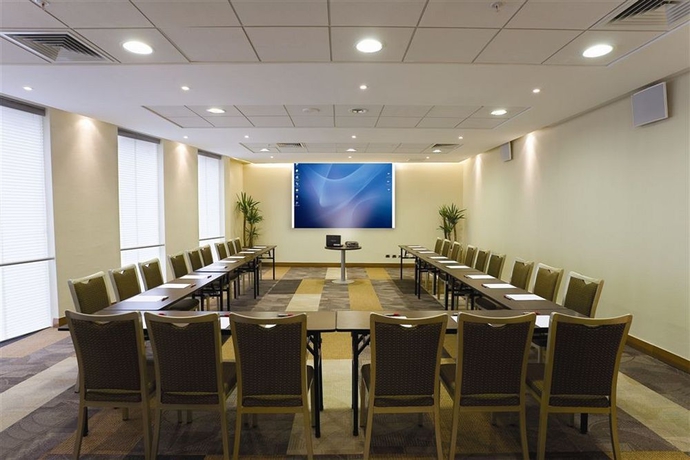 Imagen de los interiores del Hotel Pullman Santiago El Bosque. Foto 10