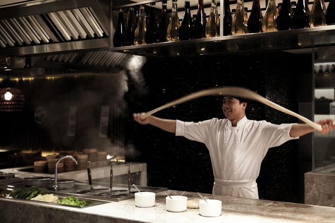 Imagen del bar/restaurante del Hotel Pullman Shanghai Central. Foto 3