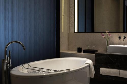 Imagen de la habitación del Hotel Pullman Shanghai Xuhui. Foto 13