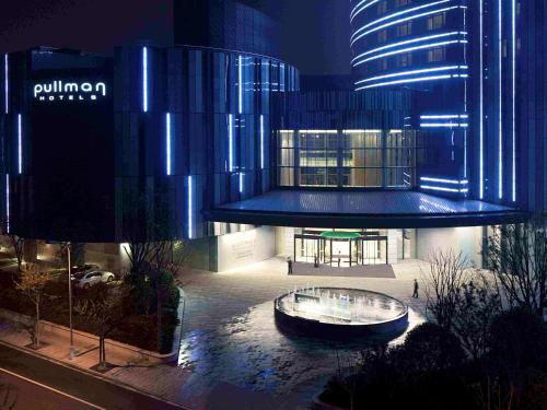 Imagen general del Hotel Pullman Shanghai Xuhui. Foto 1