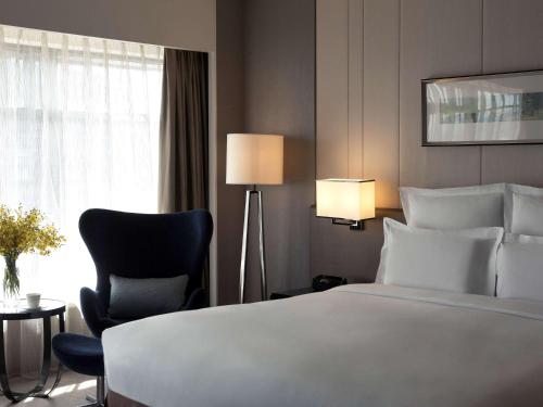 Imagen de la habitación del Hotel Pullman Shanghai Xuhui. Foto 19