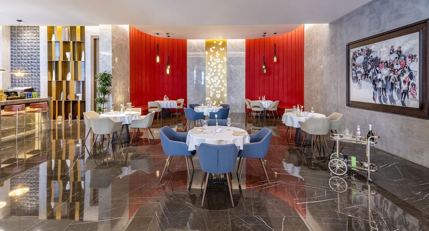 Imagen del bar/restaurante del Hotel Pullman Sharjah. Foto 2