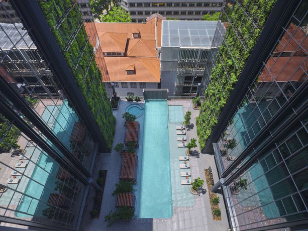 Imagen de la piscina del Hotel Pullman Singapore Hill Street. Foto 19