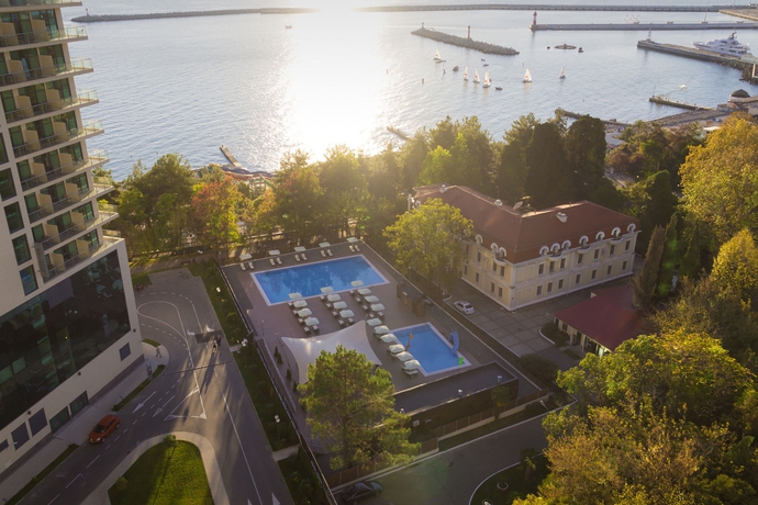 Imagen de la piscina del Hotel Pullman Sochi Centre. Foto 14