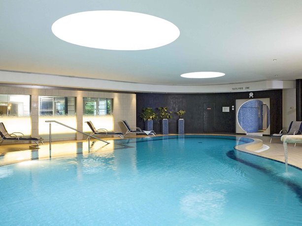 Imagen de la piscina del Hotel Pullman Stuttgart Fontana. Foto 18