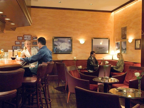 Imagen del bar/restaurante del Hotel Pullman Stuttgart Fontana. Foto 9