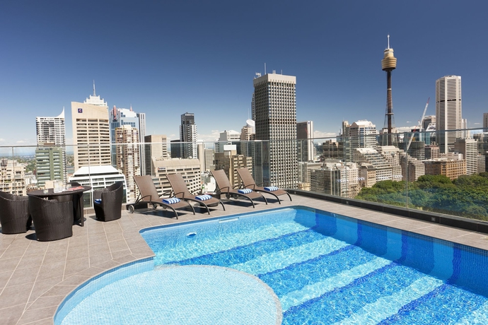Imagen de la piscina del Hotel Pullman Sydney Hyde Park. Foto 16
