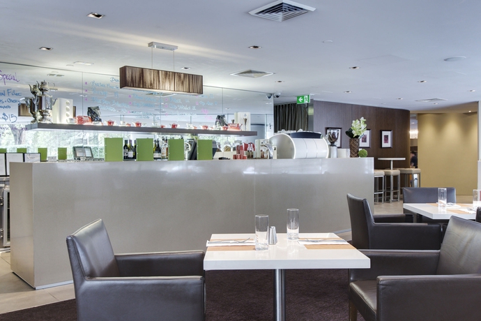 Imagen del bar/restaurante del Hotel Pullman Sydney Hyde Park. Foto 2
