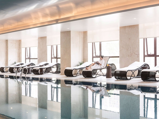 Imagen de la piscina del Hotel Pullman Taiyuan. Foto 18