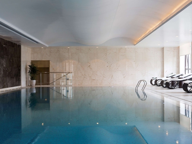 Imagen de la piscina del Hotel Pullman Taiyuan. Foto 19