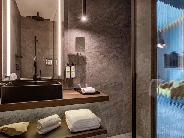 Imagen de la habitación del Hotel Pullman Tbilisi Axis Towers. Foto 3