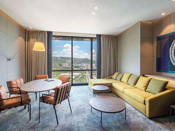 Imagen de la habitación del Hotel Pullman Tbilisi Axis Towers. Foto 8