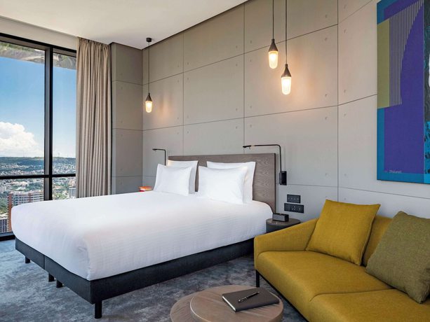 Imagen de la habitación del Hotel Pullman Tbilisi Axis Towers. Foto 14