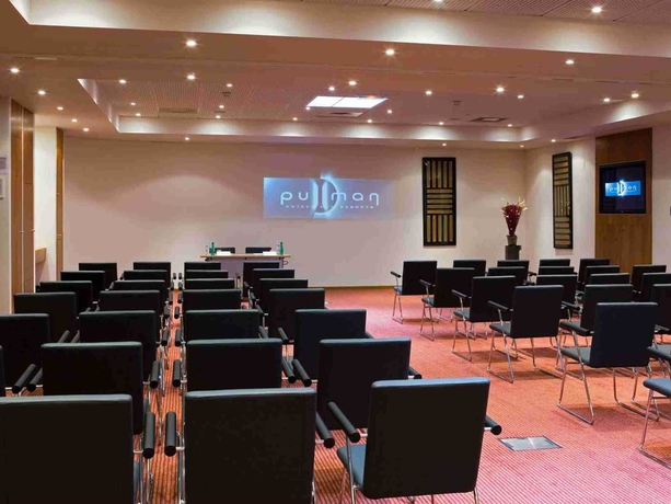 Imagen de los interiores del Hotel Pullman Toulouse Airport. Foto 10