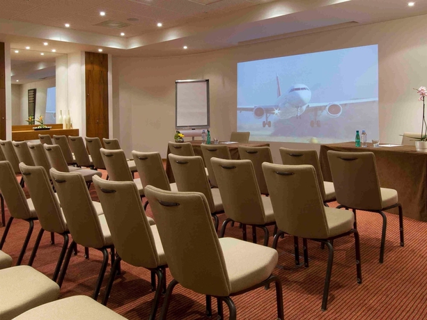 Imagen de los interiores del Hotel Pullman Toulouse Airport. Foto 12