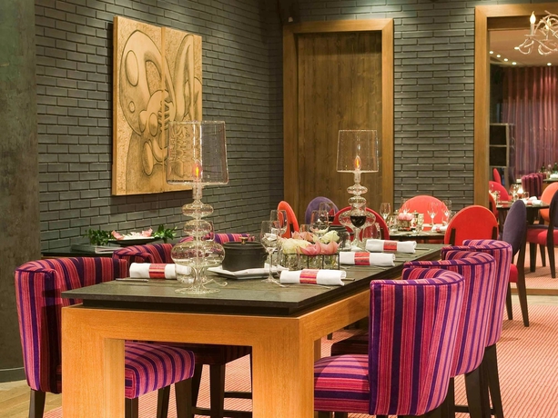 Imagen del bar/restaurante del Hotel Pullman Toulouse Airport. Foto 2