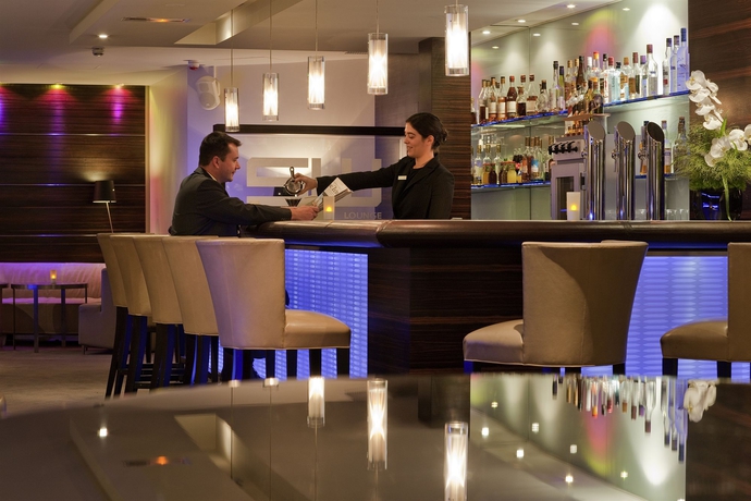 Imagen del bar/restaurante del Hotel Pullman Toulouse Centre Ramblas. Foto 3