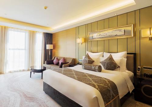 Imagen de la habitación del Hotel Pullman Wuxi New Lake. Foto 12