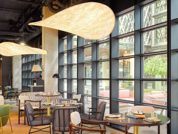 Imagen del bar/restaurante del Hotel Pullman Zagreb. Foto 6