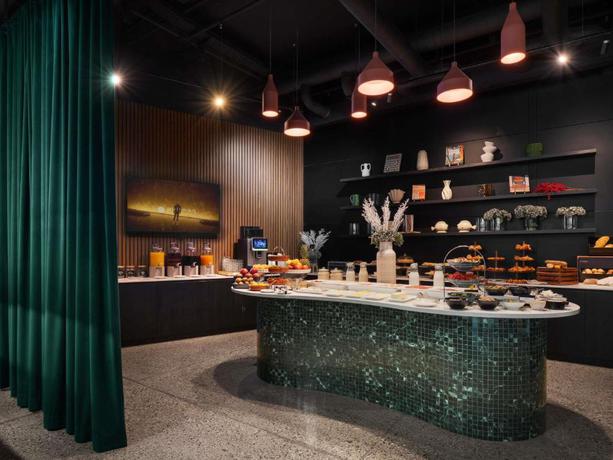 Imagen del bar/restaurante del Hotel Pullman Zagreb. Foto 5