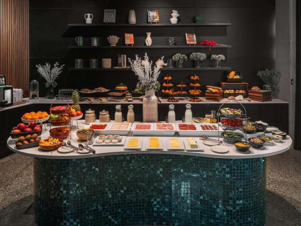 Imagen del bar/restaurante del Hotel Pullman Zagreb. Foto 6