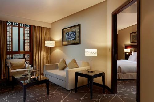 Imagen de la habitación del Hotel Pullman Zamzam Madina. Foto 8