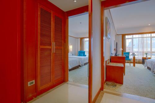 Imagen de la habitación del Hotel Pullman Zhangjiajie. Foto 15