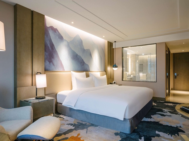 Imagen de la habitación del Hotel Pullman Zhoushan Seaview. Foto 5