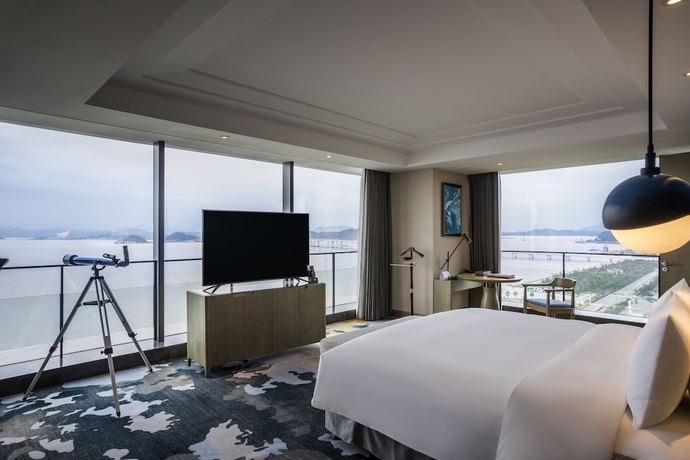 Imagen de la habitación del Hotel Pullman Zhoushan Seaview. Foto 9