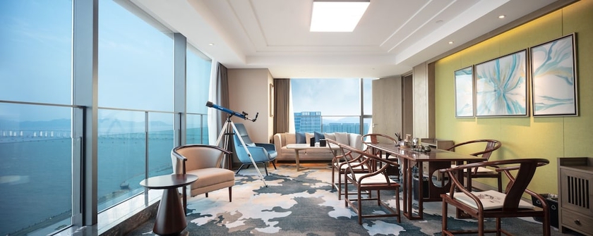 Imagen de la habitación del Hotel Pullman Zhoushan Seaview. Foto 10
