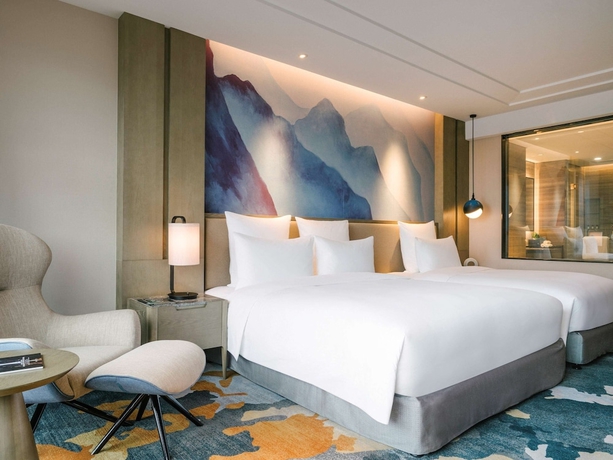 Imagen de la habitación del Hotel Pullman Zhoushan Seaview. Foto 13