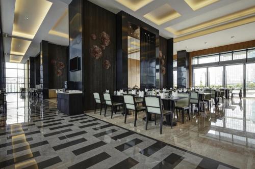 Imagen del bar/restaurante del Hotel Pullman Zhuhai. Foto 12