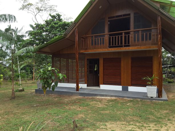 Imagen de los exteriores del Hotel Pulmon del Mundo. Foto 16