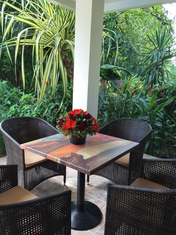 Imagen del bar/restaurante del Hotel Pumilio Mountain and Ocean. Foto 2