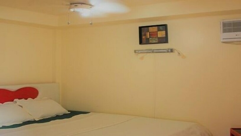 Imagen de la habitación del Hotel Pundaquit Luxury Resort. Foto 11