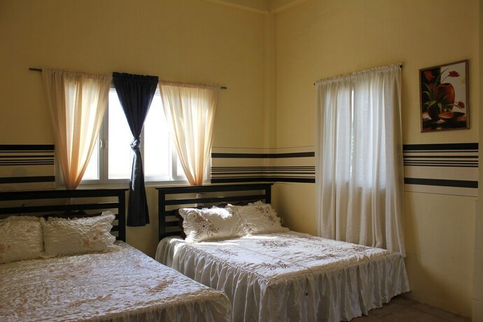 Imagen de la habitación del Hotel Pundaquit Luxury Resort. Foto 23