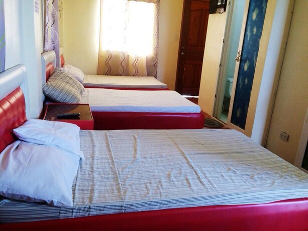 Imagen de la habitación del Hotel Pundaquit Luxury Resort. Foto 33