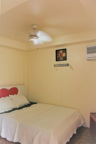 Imagen de la habitación del Hotel Pundaquit Luxury Resort. Foto 34
