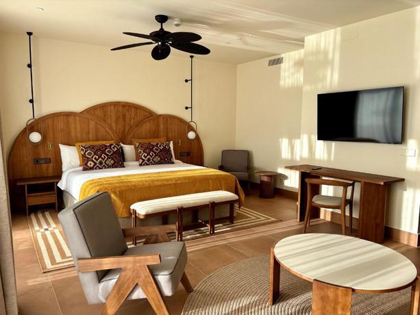 Imagen de la habitación del Hotel Punta Bermeja Premium Beach. Foto 4