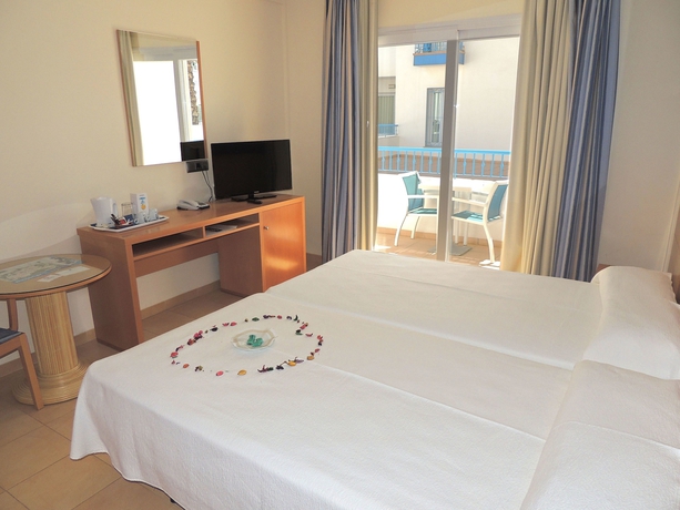 Imagen de la habitación del Hotel Punta Del Cantal - Adults Only. Foto 13