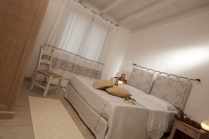 Imagen de la habitación del Hotel Punta Falcone Resort. Foto 9