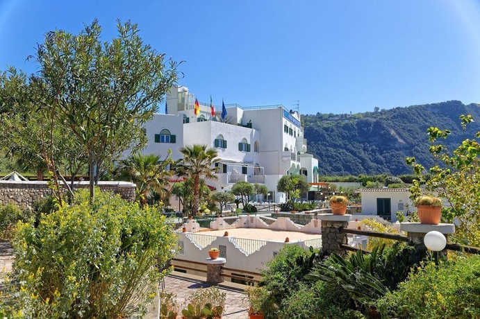 Imagen general del Hotel Punta Imperatore. Foto 8