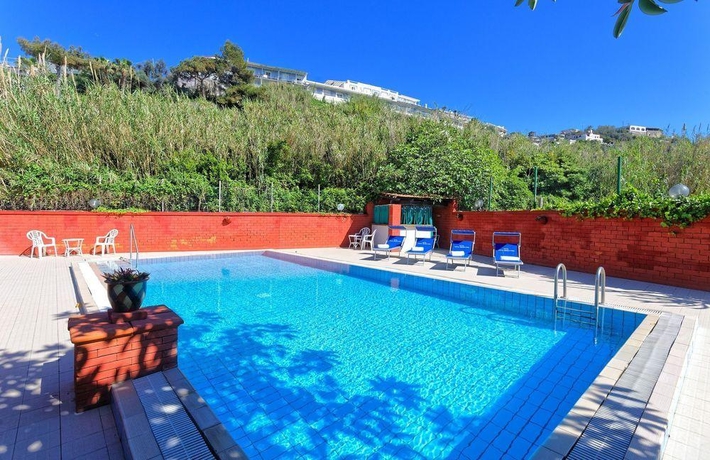 Imagen general del Hotel Punta Imperatore. Foto 11