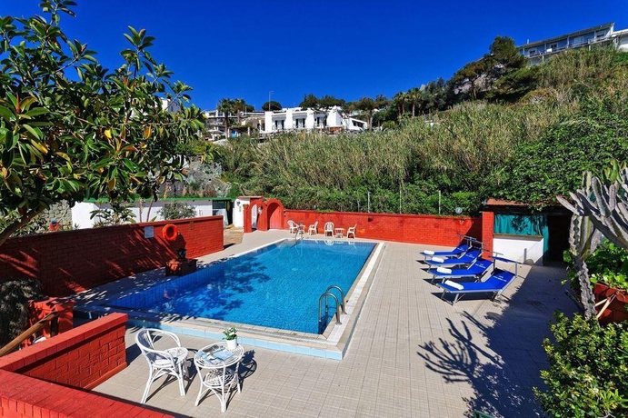 Imagen general del Hotel Punta Imperatore. Foto 12