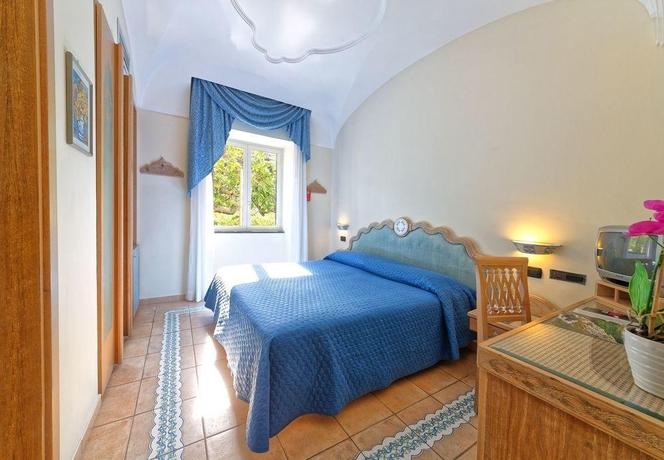 Imagen general del Hotel Punta Imperatore. Foto 16