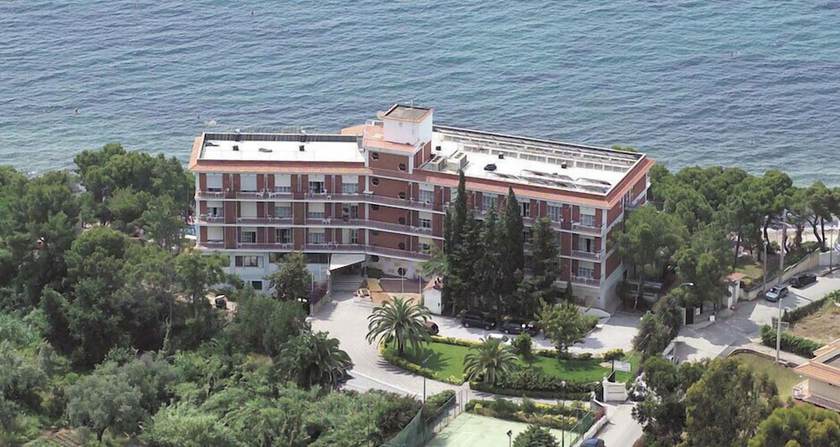 Imagen de los exteriores del Hotel Punta Licosa. Foto 14