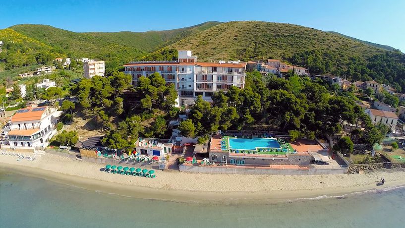 Imagen de los exteriores del Hotel Punta Licosa. Foto 15